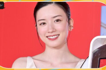 永野芽郁、ミニマムワンピですらり美スタイル　上品アクセ、パンプスをコーディネート