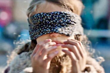 目を開けたら即死する世界、結局絶滅に近づく人類【映画紹介】