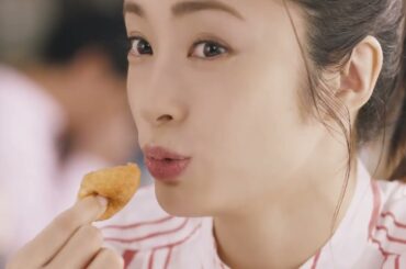 上戸彩、原菜乃華出演／丸亀製麺新CM「もっちもちがとまらない！丸亀うどーなつ」篇