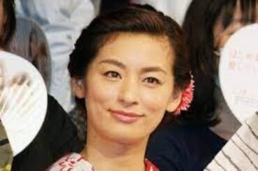 尾野真千子、沖縄移住→現在は居酒屋の“女将”に！「主人がやってる所なんですけど…」盛り付けもこなす