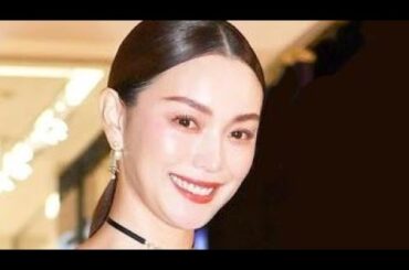 川沿いで圧巻のプロポーション！蛯原友里(44) 白ワンピで美脚を披露に絶賛の声が続々！