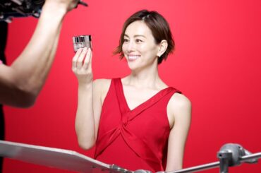 【メイキング】米倉涼子が美肌と圧倒的なスタイルを披露！『グレイス ワン』新TVCM「変わったグレイス ワン」篇