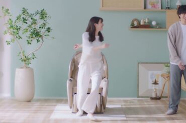 Youtube SYNCA　マッサージチェア L24　MR380　足立梨花「わたしを押す推し：仲良し篇」（15秒）【フジ医療器公式】