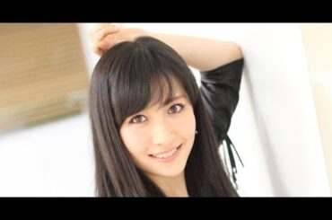 B1- 横山ルリカ、超ミニスカで“太もも美脚”全開「麗しすぎる」「女神様にしか見えません」