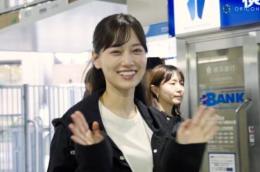山下美月、密着カメラに何度も笑顔＆手振りの神対応！　「三井住友カード」新TV-CMメイキング