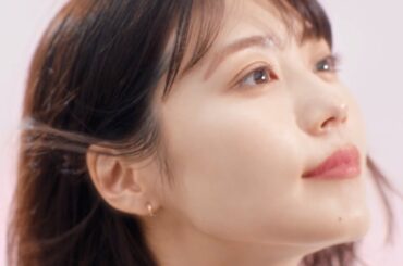 有村架純の“陶器肌”に急接近！月9『海のはじまり』撮了後には「小旅行なりどこか遠出したい」　花王新CM「呼吸するような陶器肌、新リキッドファンデーション」篇