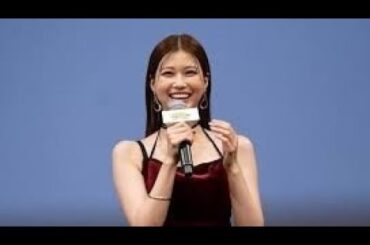 生見愛瑠、ショーツちらり 美ウエスト際立つコーデ披露「引き締まってて憧れる」「カッコいい」の声