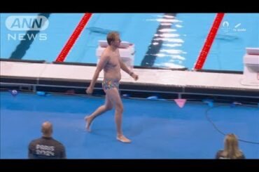 競泳女子なのに…プールに飛び込んだ派手なパンツの男性　正体は選手救う「ヒーロー」(2024年8月2日)