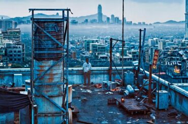 【映画紹介】津波が街を壊滅させた後、少女は世界が水没する中、何年も建物に閉じ込められます