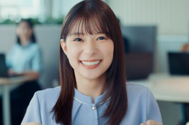 キャリア採用CM「チームになじんでる」篇15秒 芳根京子 柿澤勇人