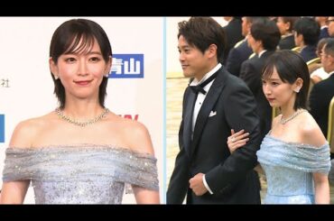 吉岡里帆、肩出しのドレス姿で魅了　内田篤人がエスコート、激動の2024年を振り返る　第22回ベストフォーマリスト授賞式