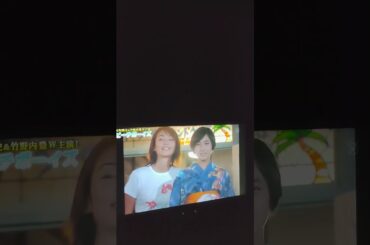 稲森いずみのTシャツから白ブラジャーが透ける