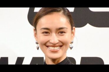 B1- 長谷川潤、長男の“顔出し”思い出ムービーに反響「お母様に似てきましたね」 夫&息子の肩車シーンも