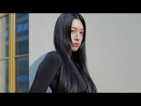 AI級の美しさ…三吉彩花、洗練されたオールブラックのへそ出しコーデ披露