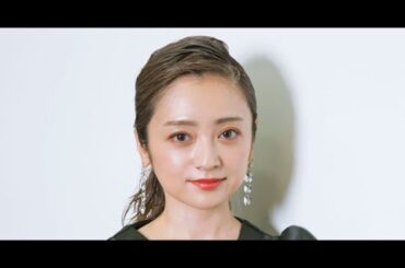 B1- 43歳・安達祐実、大胆“肌見せ”スタイルが「どう見ても20代にしか見えない…」と反響「程よい小麦色がまた素敵」