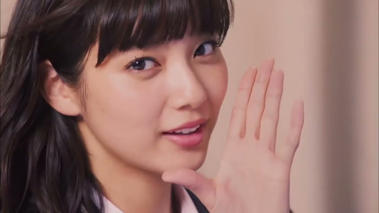 【洋服の青山】新川優愛さんの「Here we go!」(4KAI加工前)