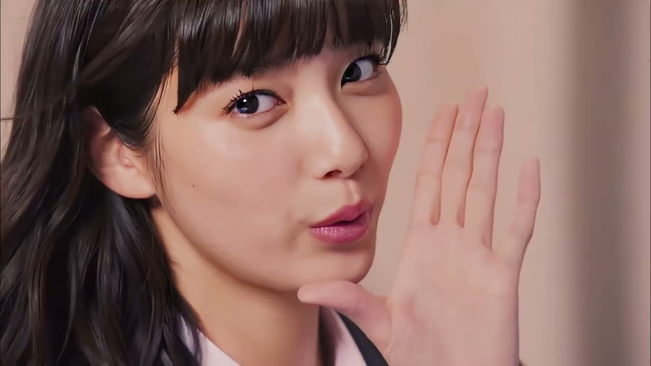 【洋服の青山】新川優愛さんが「Here we go!」と呼びかけるシーン