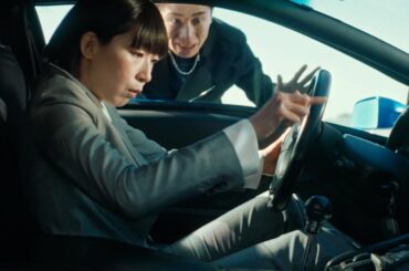 藤森慎吾、高級車を江口のりこに奪われる！？メイキングではエンジン音に大興奮する姿も　ボートレース2024年CMシリーズ第10話「フジモリのポリシー篇」