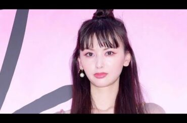 ＜鈴木えみ＞39歳、ワンショルダードレスで美肌見せ　変わらぬ美貌に驚きの声「一生年とらないのでしょうか」「同じ人間とは思えない」