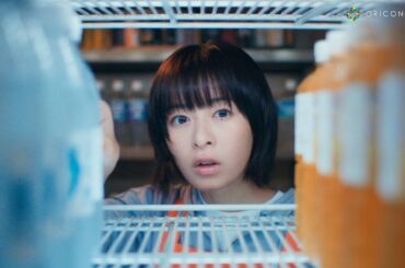 森七菜、コンビニ店員に扮して登場！アツくなる青年に困惑！？　『ドラゴンボールスーパーカードゲーム フュージョンワールド』 新TVCM