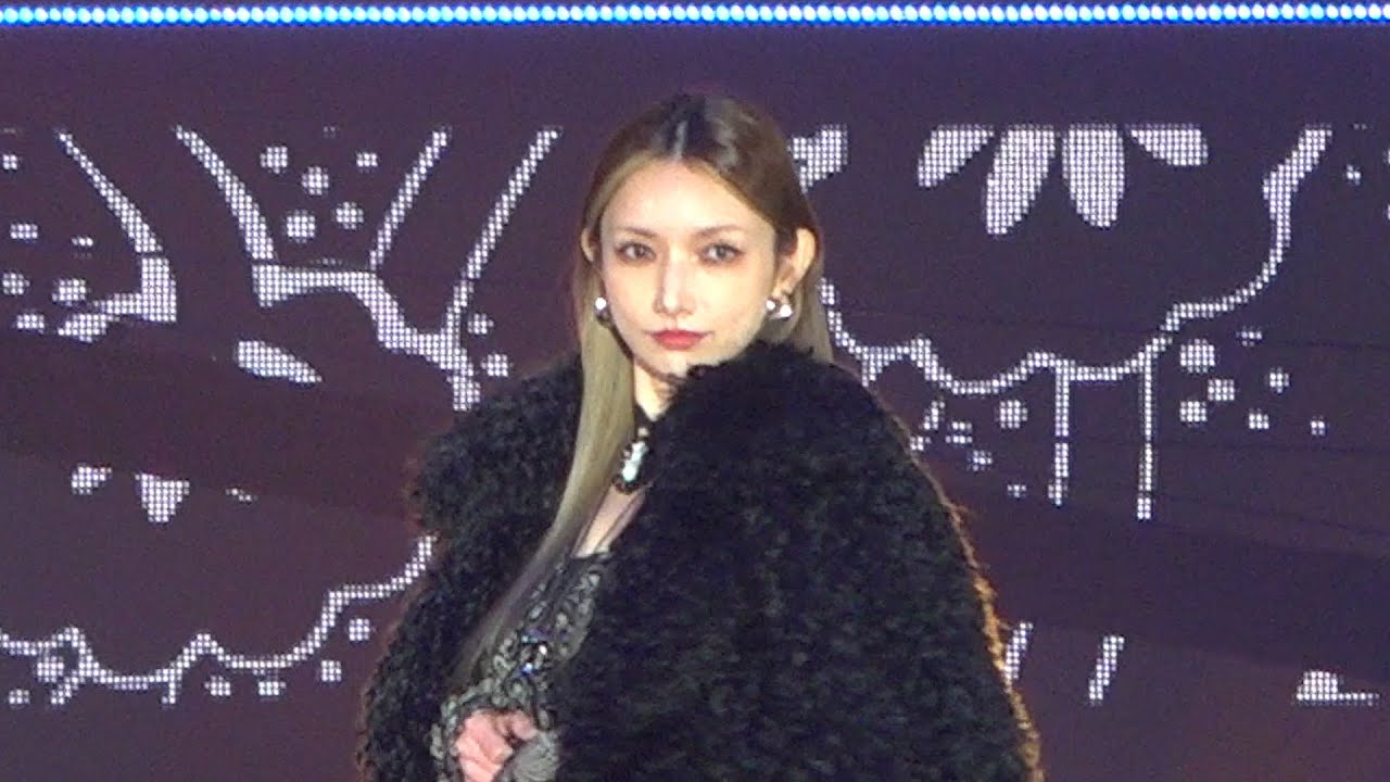後藤真希、ガルアワにサプライズ登場で圧巻オーラ 堂々ランウェイで会場を圧倒 『Rakuten GirlsAward 2024 AUTUMN/WINTER』 後藤真希、ガルアワにサプライズ登場で圧巻オーラ 堂々ランウェイで会場を圧倒 『Rakuten GirlsAward 2024 AUTUMN/WINTER』