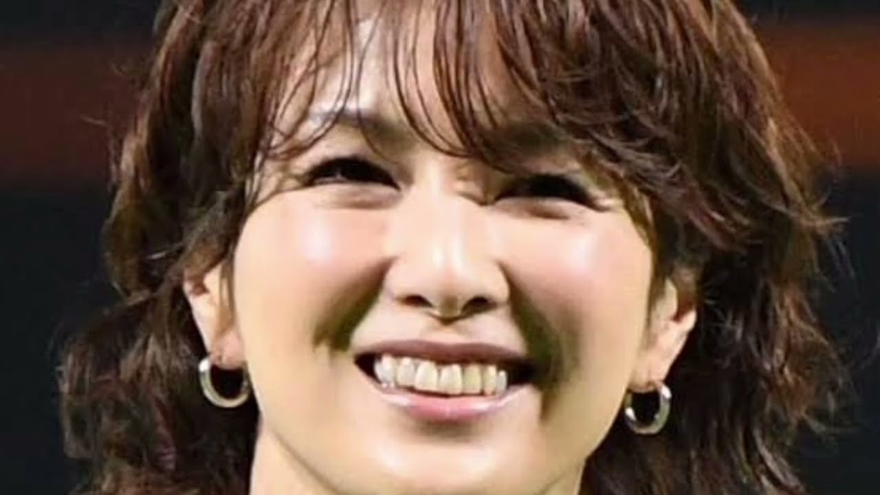 「50歳前に抗ってます」吉瀬美智子〝超ミニ膝上ショット〟が大反響「似合ってれば年齢関係ない」「膝がキレイ」「いっぱい出して」