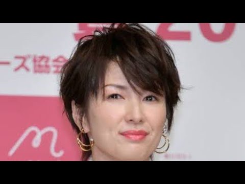 吉瀬美智子の膝上ミニ×ブーツ姿に「セクシー」「めちゃくちゃきれいでお似合い」とファン悶絶