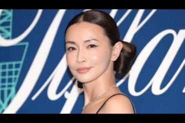 長谷川京子、透けストッキングの美脚披露「大人のミニコーデ素敵」と反響 heranofan