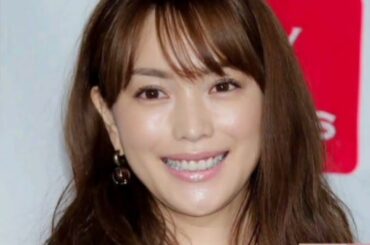 「どんな表情やねん」「重たいわ!!の顔か」蛯原友里の“ダル着”ショットがネット大喜利化