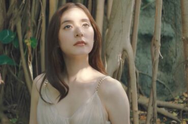 新木優子、ヌードカラーの繊細なドレスで美しい眼差し／「ペリエ ジュエ」ブランドムービー