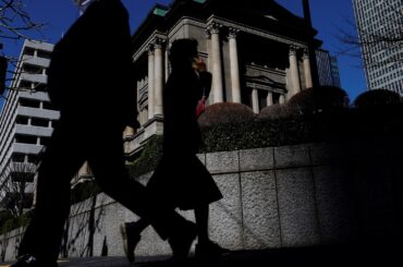 日銀、政策金利の据え置き決定　海外経済・市場動向を「十分注視」 | ロイター