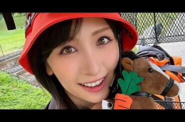 B1- 横山ルリカ、美脚まぶしいミニワンピ姿で“豪快スイング”「ナイスショット」「飛距離ものびてきた?」