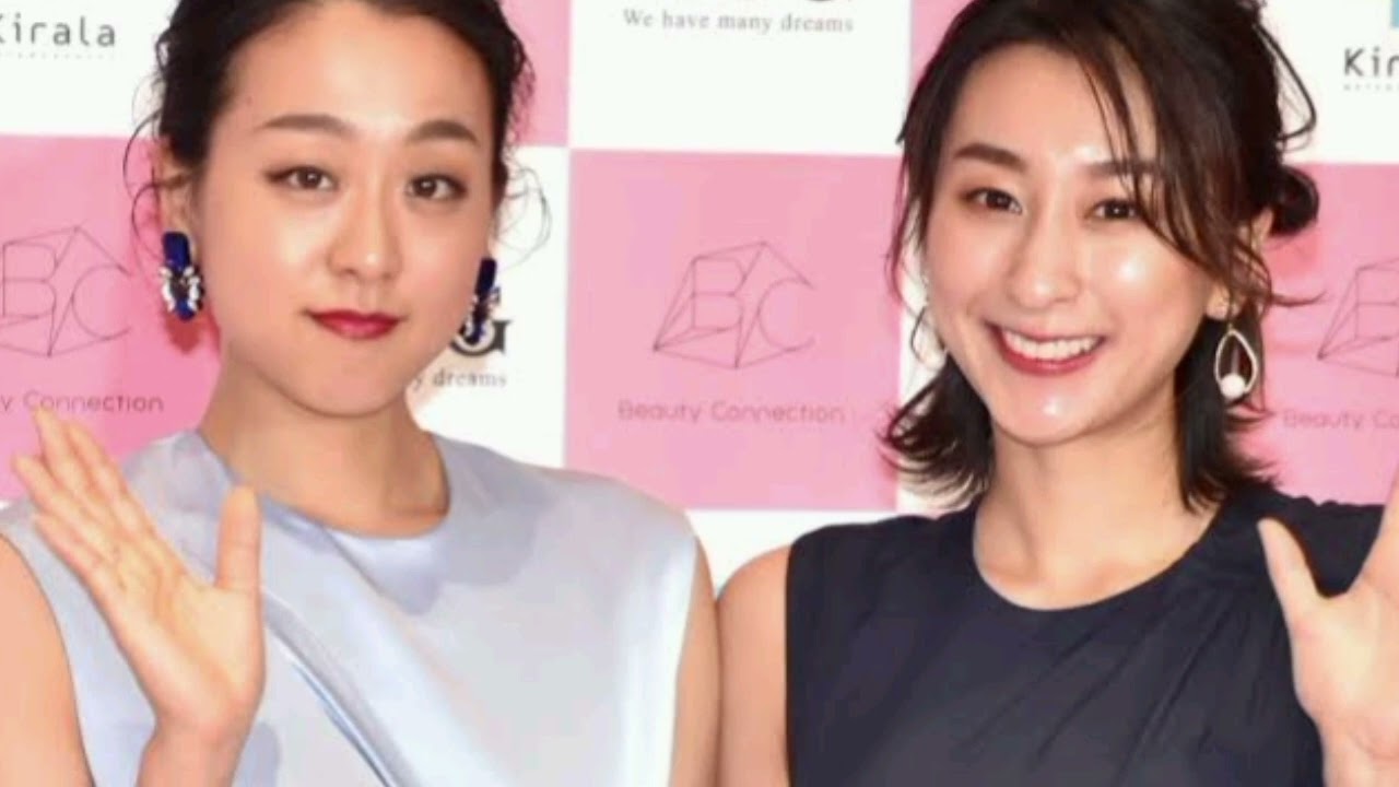 浅田舞、超ミニスカ姿で美脚チラリ　海外満喫ショットに「細いな～！」「スタイル抜群じゃん！」