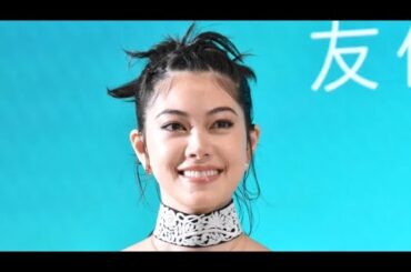 森星、大胆“ヘソチラ”ドレスで魅了「背筋がすっと伸びるけど、着心地が良くて」