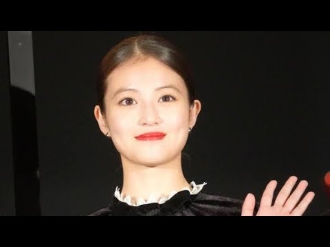 今田美桜、ミニ丈ワンピースで笑顔　米倉涼子＆内田有紀がデレデレ「かわいいと何でもいいよ！」「笑ってるだけで許せちゃう！」