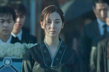 この女性の家族は謎のように殺され、6年間付き合っていた彼氏さえ理由もなく別れたこと 【映画紹介】