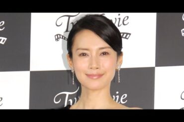B1- 中谷美紀、夫との笑顔はじける“夫婦ショット”が「素敵」と話題 寄り添い気品あふれる