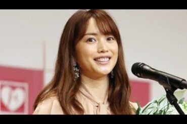 「どんな表情やねん」「重たいわ!!の顔か」蛯原友里の“ダル着”ショットがネット大喜利化