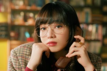 小松奈菜、クールな仕事人からドジっ子までを演じ分け！？NGシーンに力士も笑顔　MYTREX REBIVE新CM