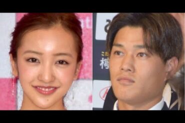 B1- 板野友美、3歳長女を“ほぼ顔出し” 七五三参りの親子3ショット公開「ともちんにそっくり!」「可愛すぎ」 夫・高橋奎二投手と笑顔