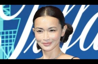 46歳長谷川京子が色気爆発！妖艶ランジェリー姿に「やりすぎです」永山瑛太も「いいね」