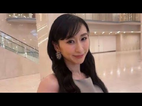 浅田舞、ゴージャスなドレス姿！が反響　大胆な背中見せに「絶世の美女」「姿勢の良い立ち姿」などの声....,,,,,