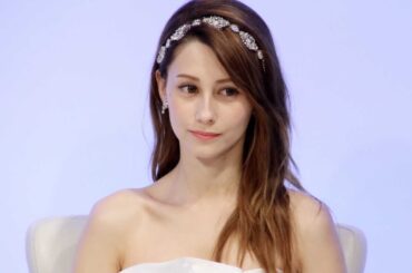 ダレノガレ明美、胸元あらわなイメチェンショット　ロングヘアからバッサリ...,,,