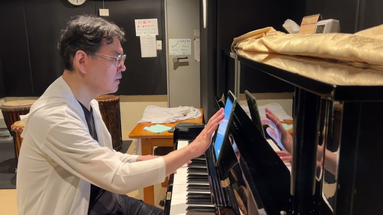 西田敏行さん、岸辺四郎さん、夏目雅子さんへの哀悼の気持ちを込めて弾き語りました。