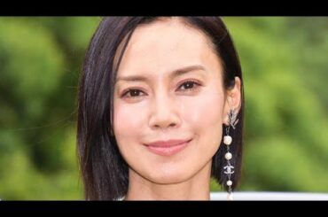 ＜中谷美紀＞ドイツ人ビオラ奏者の夫とツーショット　「素敵な赤のお衣装　映えますね」の声
