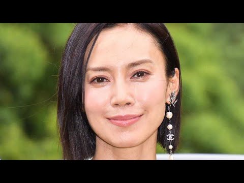 ＜中谷美紀＞ドイツ人ビオラ奏者の夫とツーショット　「素敵な赤のお衣装　映えますね」の声