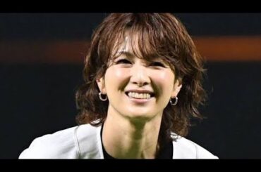 美魔女サンタが大集合、49歳吉瀬美智子がゴージャスショット「めちゃくちゃ羨ましい」「素敵なママがいて幸せですね」