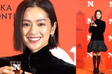 中村アン、ニーハイ＆ミニスカート姿で美脚を披露！