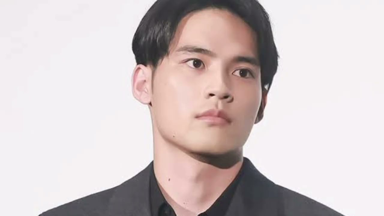 ワォ！三吉彩花　背中バックリ大胆ドレスで登壇「『イケるっしょ』みたいな見た目だと思うけど…」初参加で緊張の石井裕也監督作..