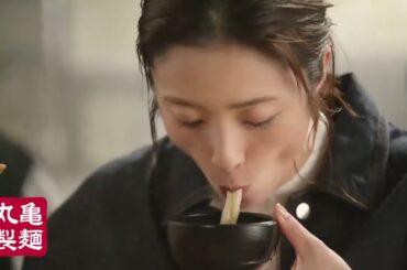 上戸彩『丸亀製麺』CMの“すすり”シーンが「音が汚すぎ」「あんな女性いない」豪快“ヌーハラ”炎上